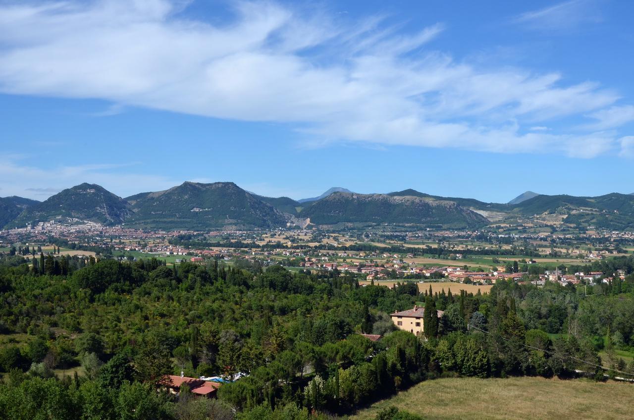 Agriturismo Villa Mozart Nel Verde Gubbio Exterior foto