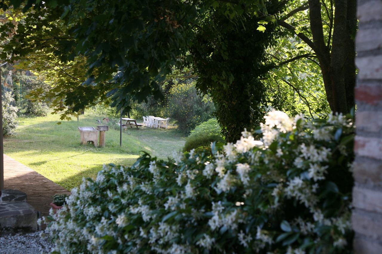 Agriturismo Villa Mozart Nel Verde Gubbio Exterior foto
