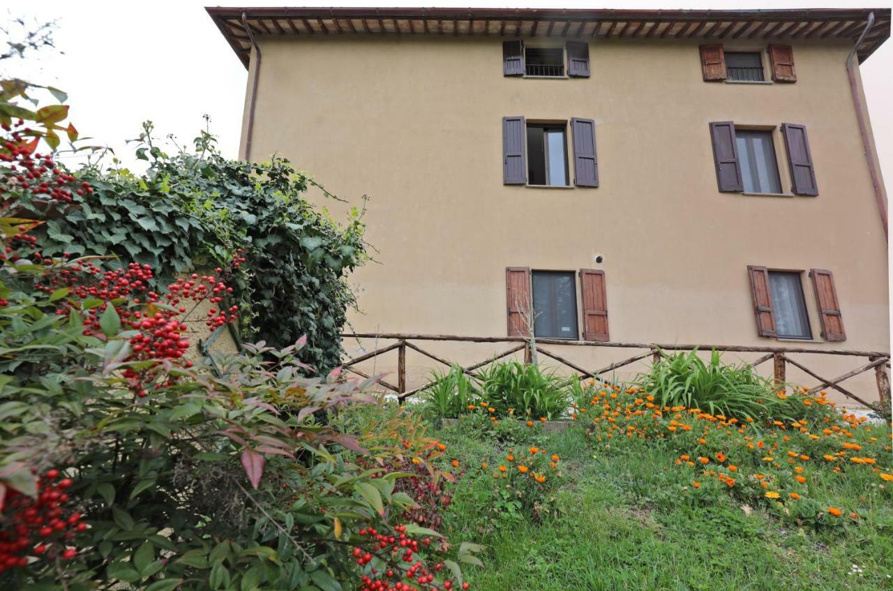 Agriturismo Villa Mozart Nel Verde Gubbio Exterior foto